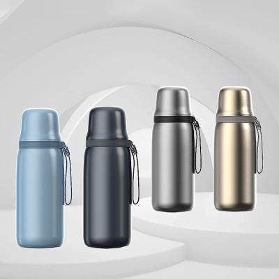 China 650ml Capacity Double Wall Vacuum Flask Stainless Steel Contemporary Minimalist Mugs for sale