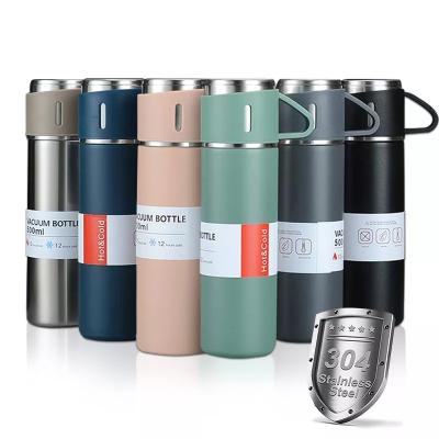 China Business Fathers Day Vacuum Flask Gift Set 500ml Insulation Bottle with 2 Cups and Lid for sale