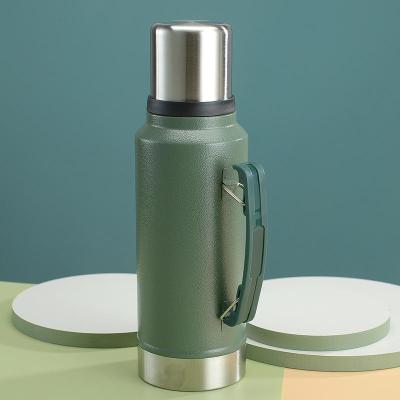 China Leakproof Classic Water Bottle for Outdoor Activities 1400ml Stainless Steel Thermos for sale