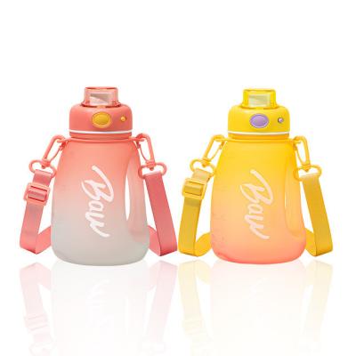 China 950ml Capacity Girls Water Bottles Perfect for Travel and Promoting Sports Clubs for sale