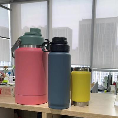 China Stainless Steel 304 Vacuum Cup Insulated Water Bottle 650ml for Sport and Production for sale