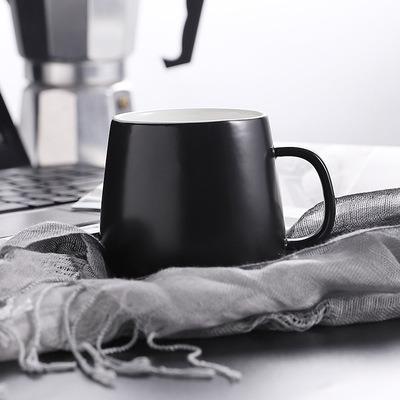 China Wholesale high quality matte color 400ml coffee mug stocked black white black glaze matte mug with lid and wooden spoon for sale