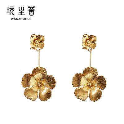 China CLASSIC Simple Elegant Flower Texture Flower Stud Earring Trendy Fashion for sale