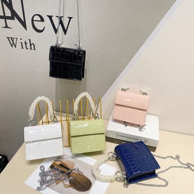 China Fashion factory price woman handbag ladies designer pinch shoulder mini cross - body luxury handbags with chain for sale