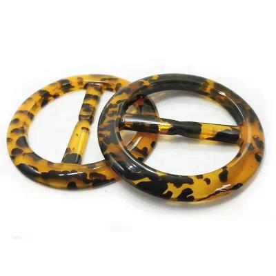 China Ring Factory new design decorative buckle round shape resin buckle new color horn coat direct wholesale buckle for sale