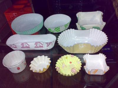 China Greaseproof Paper Cake Tray Forming Machine Disposable Cups And Plates Making Machine for sale