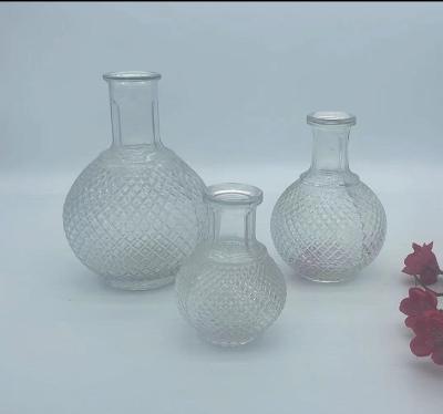 China Best Price Fashion Minimalist Style Round Clear Embossed Clear Colored Bud Design Lkebana Glass Vase for sale