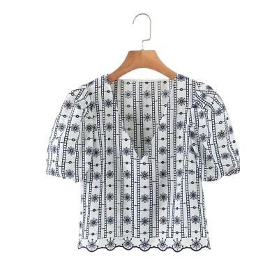 China Good quality wholesale women's breathable bloomes & shirts vintage patterned shirt for sale