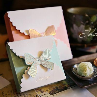 China Recycled White Materials ASP Size High End Custom Color Cardboard Cake Macaron Food Packaging Box With Bow Decoration for sale