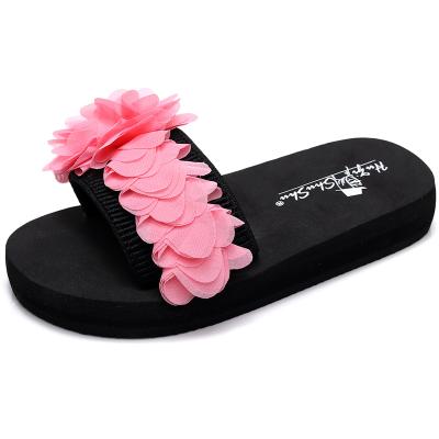 China Lightweight Kids Widely Used Kids Slippers Fuzzy Stripe Flip Flops for sale