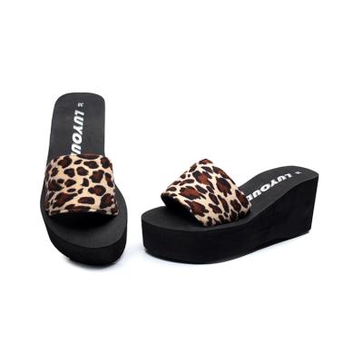 China Women's slippers wear-resistant beautiful non-slip candy to the fashion trend summer new girls' slippers for sale