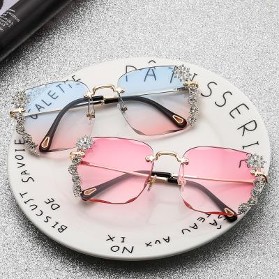 China Eyewear Trading& 2020 new wave cut edge gradient sunglasses fashion box sunglasses women's wholesale diamond sunglasses for sale