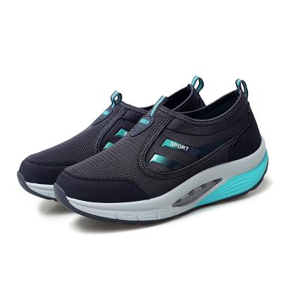 China Fashion Trend Women Casual Running Shoes Outdoor Walking Style New Sports Shoes For Ladies Air Cushion Mesh Surface Breathable Sneakers for sale