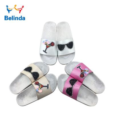 China Anti-Slippery Kids Shoes Wholesale Fancy Beautiful Bling Slide Girls Slippers Children for sale