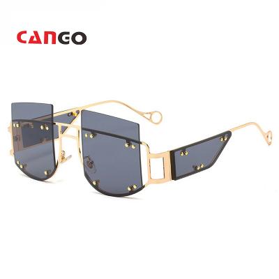 China Fashion punk sunglasses metal oversized fashion sunglasses 2021 high quality women sunglasses for sale