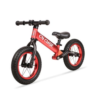 China Aluminum alloy child balance bike scooter without pedal balance bike competition kids balance bike for sale