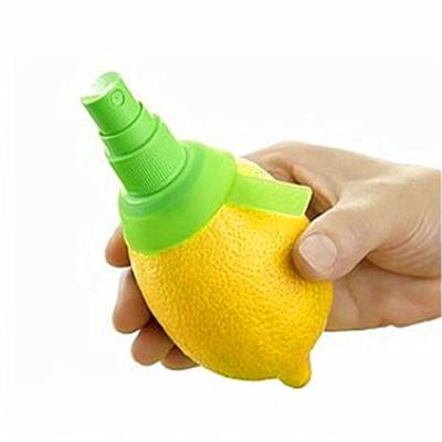 China Creative Kitchen Tools Fruit Juice Citrus Lemon Squeezer Stored Plastic Manual Sprayer for sale