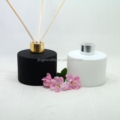 China Eco-friendly Empty Round Tubular Glass Diffuser Bottle Aroma Glass Reed Diffuser Bottle for sale