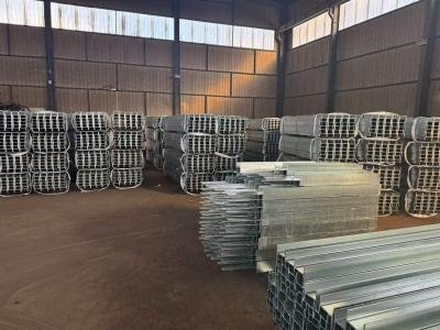 Cina G300 e G350 Serie Galvanizzato Colonne con tipo di connessione saldata in vendita