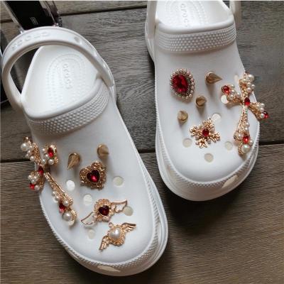 China Clog Charm Crocs Designer Hot Sale 2021 Elegant Women Shoes Accessories Princess Punk Clogs Metal Luxury Charm Style Shoes for sale