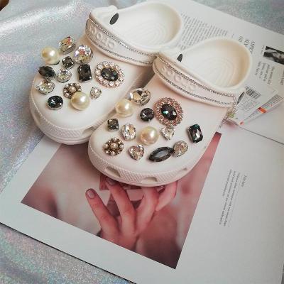 China Vintage DIY Croc Clog Charms Whole Rhinestone Zapato Decoraciones Rivet Accessories Set Princes Style Shoes Decorations Clogs New for sale