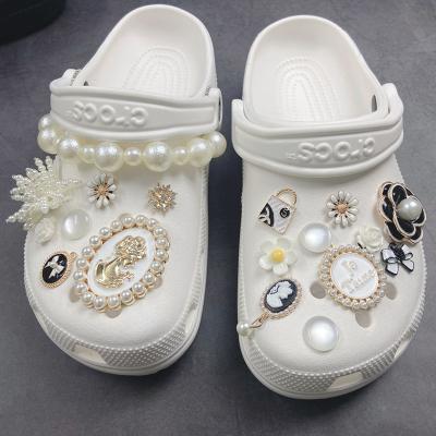 China Luxury Designer DIY Shoe Charms Clog Charms Stylish Flower Charms For Women Crocs Clogs Shoe Decoration Bead Shoes Chain Package For Ladies for sale