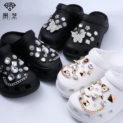 China Clog Charm Vintage 2021 Shoe Charms For New Crocs Women DIY Clogs Elegant Decoration Butterfly Rhinestone Shoe Buckle Temperament Fashion for sale