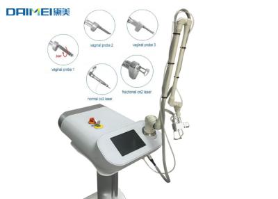 China Máquina fracionária do laser do CO2 portátil para o comprimento de onda da remoção 10600nm do pigmento da acne à venda