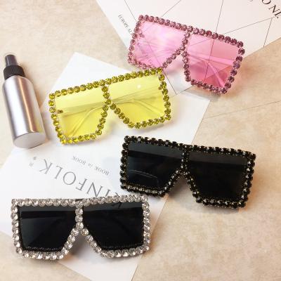 China Designer Popular Luxurious Colorful Rhinestone Diamond Women Bling Sunglasses Rhinestone Sunglasses Wholesale for sale