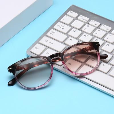 China Sun Presbyopic Glasses Gradient Color Reading Glasses High Quality Thin Glass Ready Flexible Hinge for sale