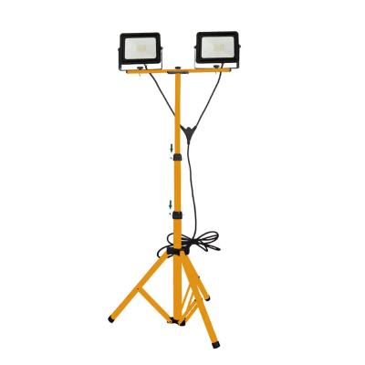 China Hotel 40W 4000LM Led Lawn Outdoor Sport Flood Stadium High Power Mast Daylight IP65 Waterproof Lights With Triangular Bracket for sale