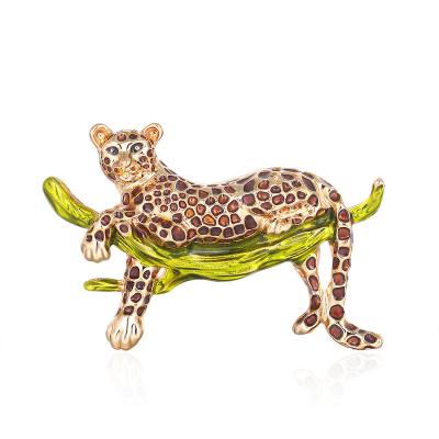 China Unique Fabric Decoration Leopard Brooch In Gold Tone Metal With Rhinestone Factory Custom Brooch for sale