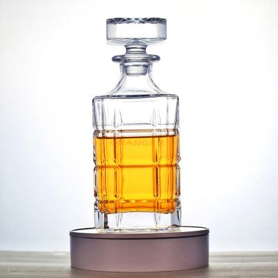 China Hot Selling Old Fashioned Na Cup 750ml Whiskey Decanter For Vodka Wine Or Bourbon for sale