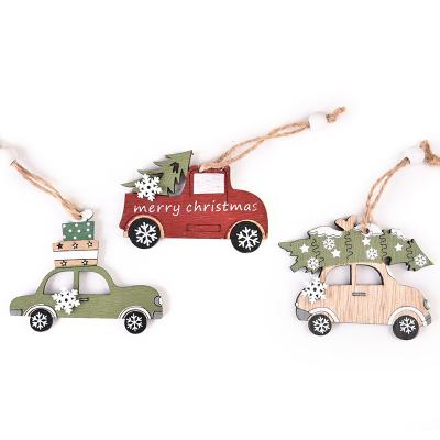 China Christmast Ornament Wooden Christmas Decoration Christmas Car Pendant Creative Deer Charms Carved Wood Scraps for sale