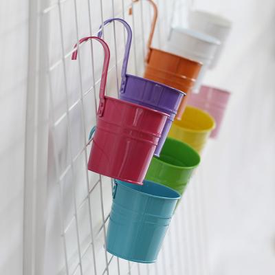 China Modern Colorful Iron Hanging Basket Hanging Basin Hanging Pot Pot Tin Bucket Personality Large Flowerpot for sale