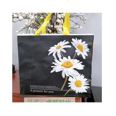 China Clothes Perfectly Crafted High Quality Garment Packaging Paper Bags for sale