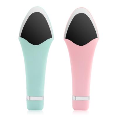 China Shrinking Portable Battery Operated Pore Wrinkle Remover Vibrating Facial Massager for sale