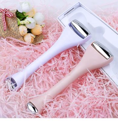 China Anti-Puffiness Manual Head Stainless Steel Double Ice Roller Beauty Skin Care Machine Massage Ixe Facial Roller For Face for sale