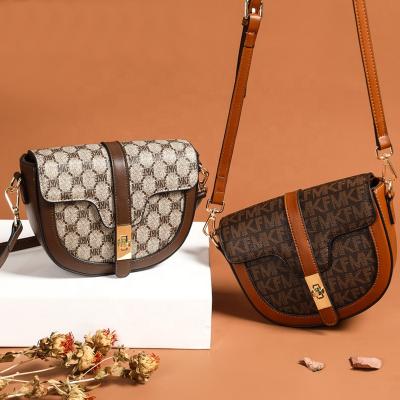 China 2021 New Arrival PVC High Quality Fashionable Women Handbags Small Cross - Shoulder Body Bag for sale