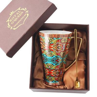 China Disposable Bohemian Style 15.2oz Ceramic Coffee Mug With Spoon And Gold Handle Fashion Mug Ceramics With Gift Box for sale