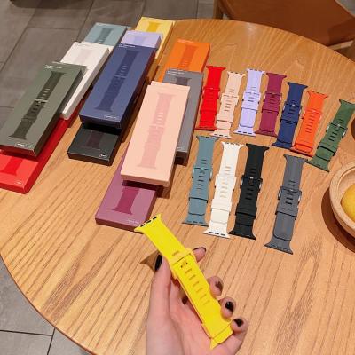 China Designer Silicone Watch Rubber Strap For Iphone Iwatch Band 38 40 42 44 mm for sale