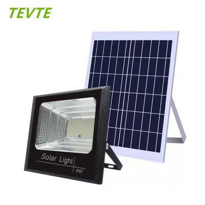 China High Power 100w IP67 LED Garden Flood Light Outdoor Waterproof Solar Powered Basketball Yard Light for sale