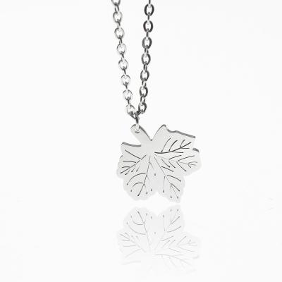 China TRENDY New Arrival Elegant Rose Gold Stainless Steel Canada Autumn Maple Leaf Pendant Chain Necklace for sale