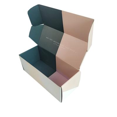 China Recyclable Custom Logo Cake Boxes Green Corrugated Shipping Cardboard White Holographic Printed Announcement Box for sale