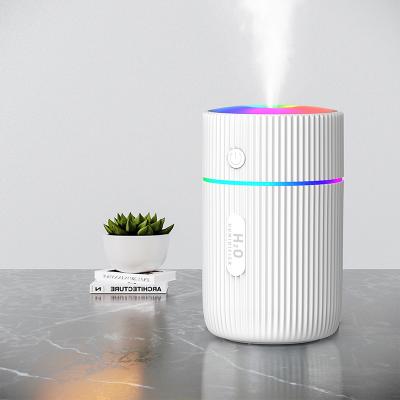 China Hot Selling Mini Car Running Lamp Car Mist USB 200ml Portable Cool Air Purifier Humidifier for sale