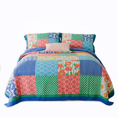 China Durable Cheap Cotton Kantha Quilted Bedspreads Handmade Polyester Covers Quilt Fabric 100% Summer Wholesale Patchwork Comforters for sale