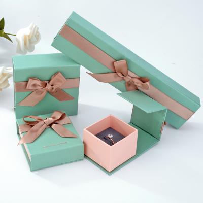 China Low MOQ Handmade Luxury Jewelry Cardboard Box Packaging Box for sale