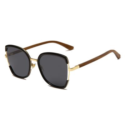 China 2021 new fashion sunglasses fashion factory price wholesale metal frame with wooden temples sunglasses in stock PC eyewear wood frame for sale