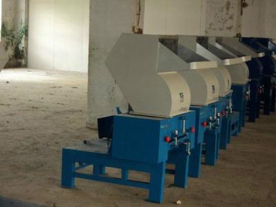 China 7500w Plastic Bottle Crusher Machine For Recycling Different Waste Plastic Materials for sale