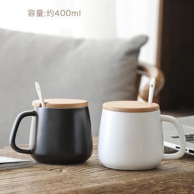 China Viable Creative Matte Ceramic Mug With Lid Matte Black /White Ceramic Wood Lid Mug Ceramic Mug With Spoon for sale